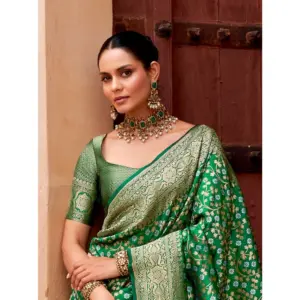 Women's Silk Printed Saree with Blouse – Green