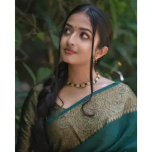 Women's Soft Lichi Silk Solid Saree with Blouse – Green