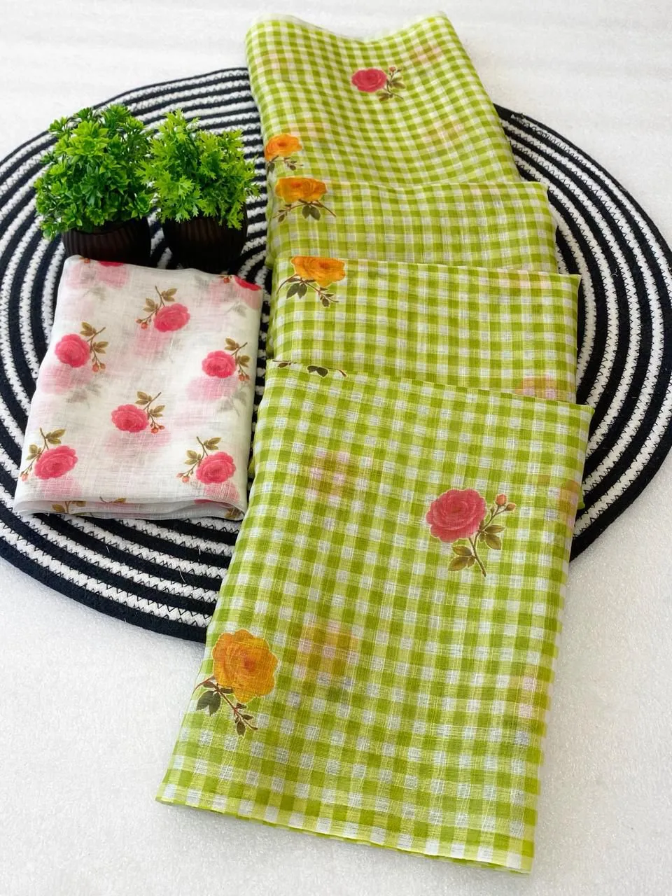 Trending Pure Linen Cotton Sarees With Unstitched Blouse