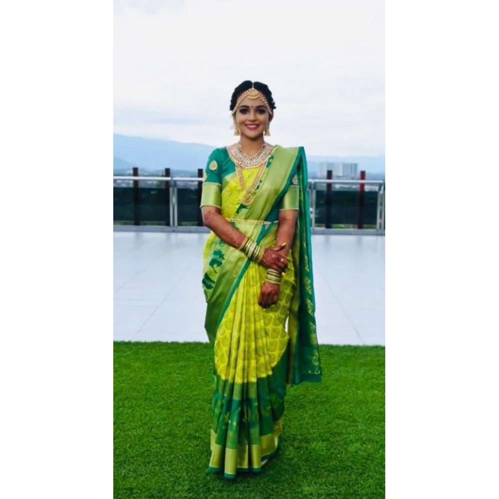 Women's Litchi Silk Printed Saree with Blouse – Light Green