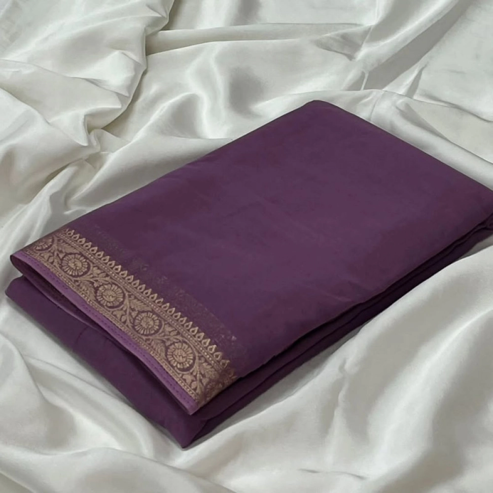 Women's Crepe Chit Pallu Solid Saree with Blouse – Violet