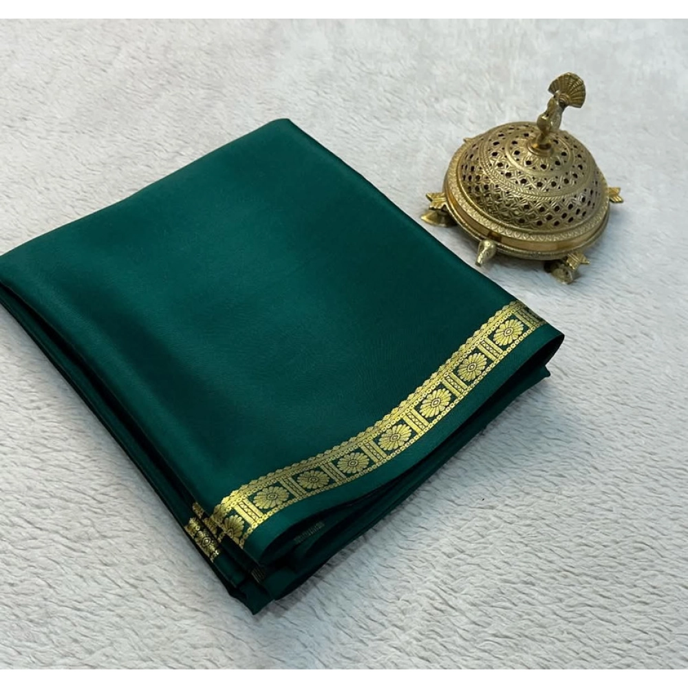 Women's Crepe Chit Pallu Solid Saree with Blouse – Green