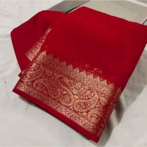 Women's Crepe Chit Pallu Solid Saree with Blouse – Red